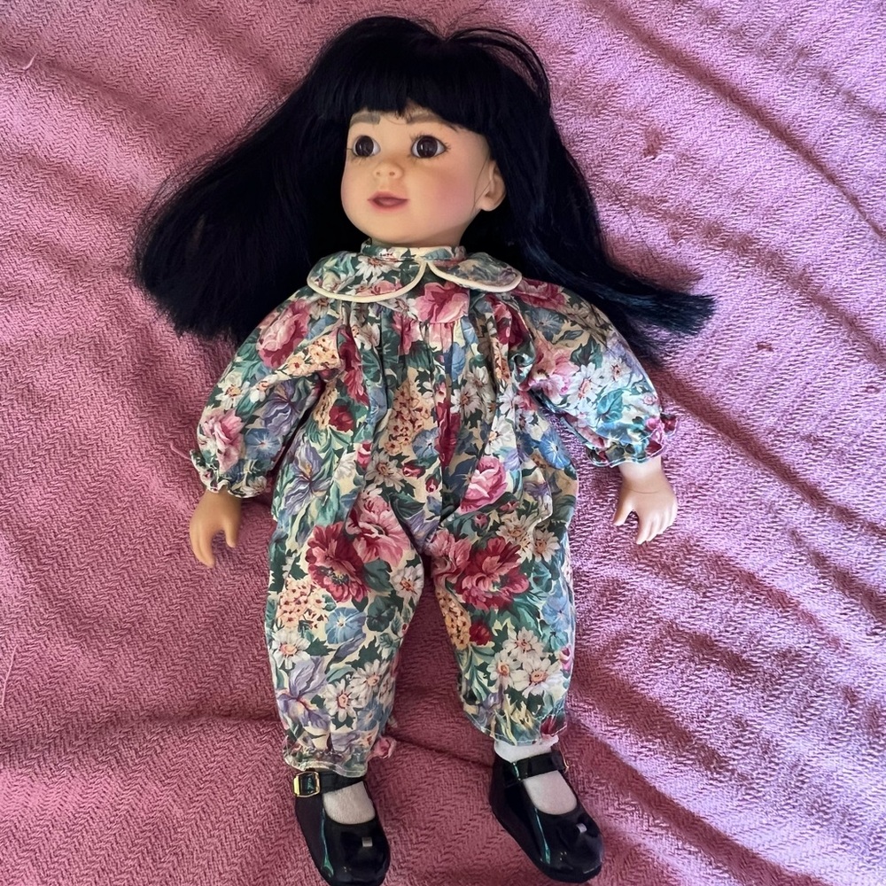 Vintage My Twinn Cuddly Sisters Doll “Mei Mei” 14” 1997